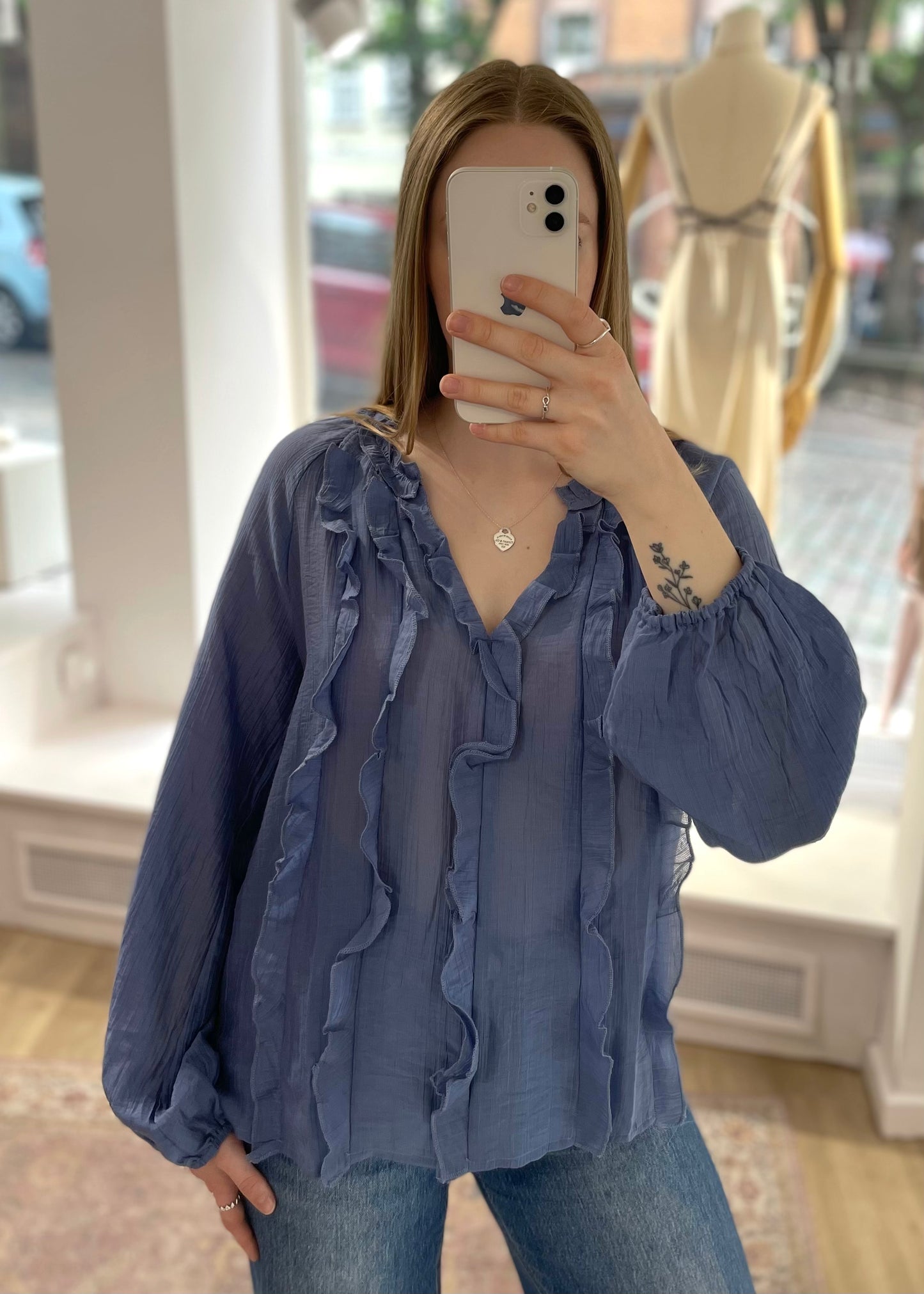 Bluse mit Rüschen blau
