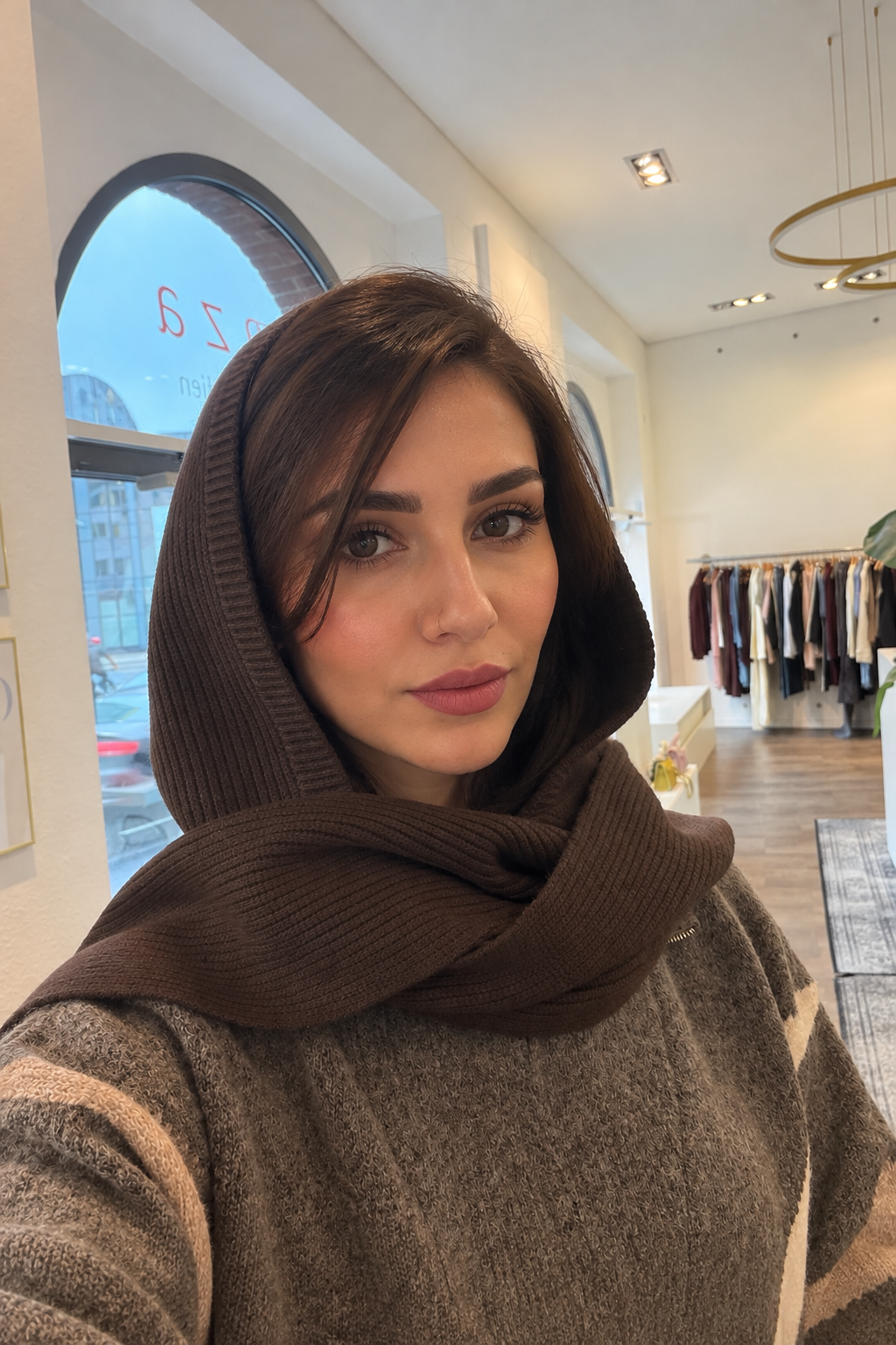 Kuscheliger Strick-Kapuzenschal