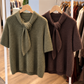 Kuscheliger Strickpullover mit Bindeschal